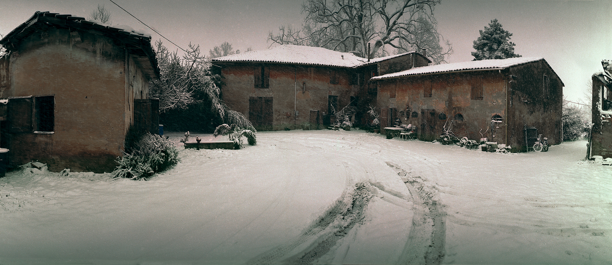 Bologna farmhouse in snow